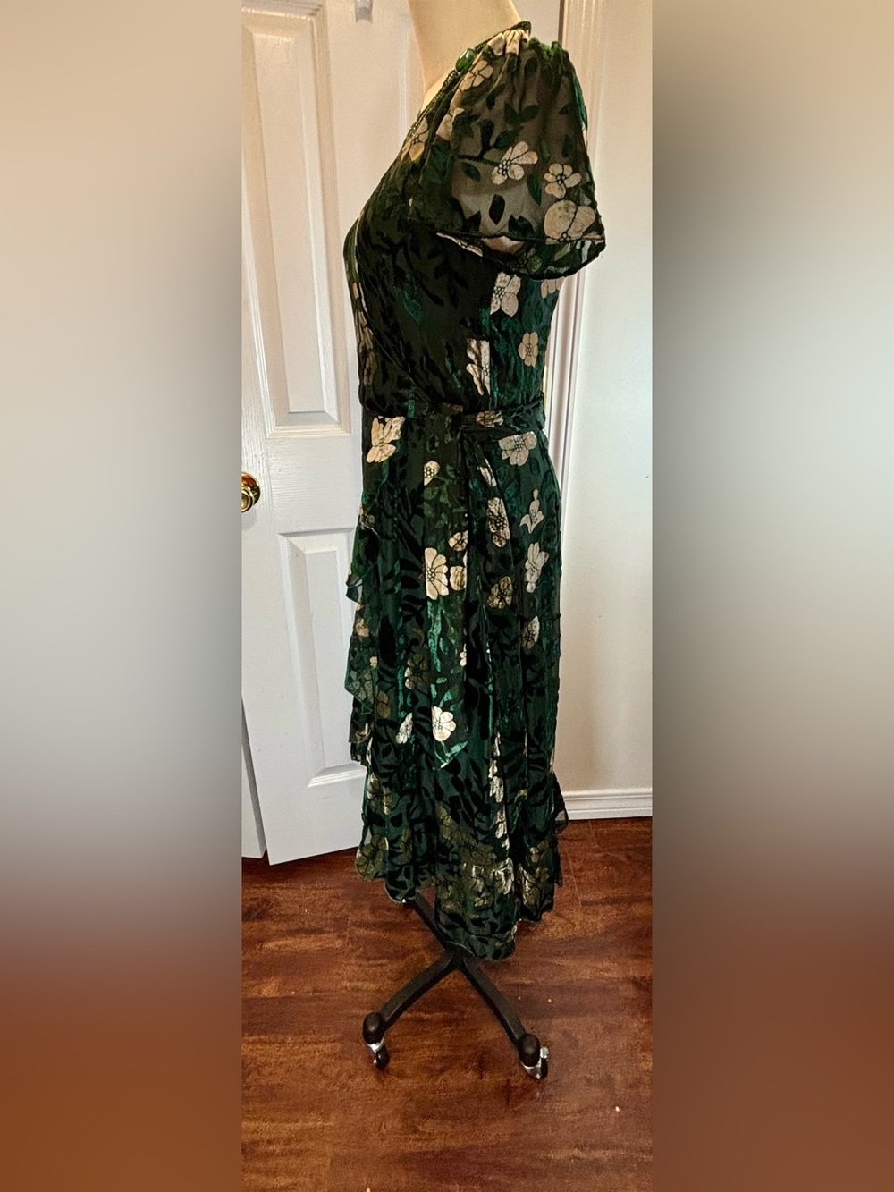 Lulus NWT Women’s Emerald Green Floral Velvet Burnout Wrap Midi Size XS or M - Picture 5 of 13